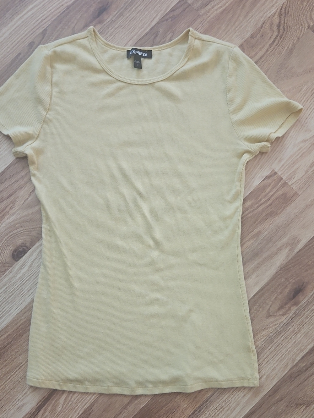 Express Women's Short Sleeve Crewneck Tee - Pale Yellow